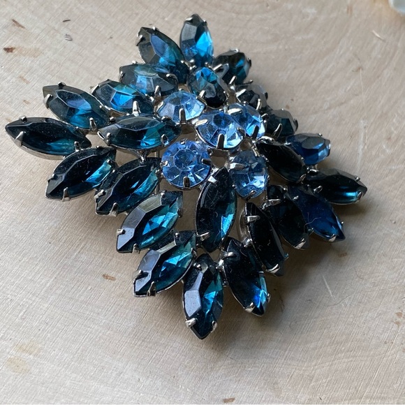 Vintage- Juliana- Dramatic Maltese Cross of Montana Blue & Light Sapphire - Picture 6 of 17